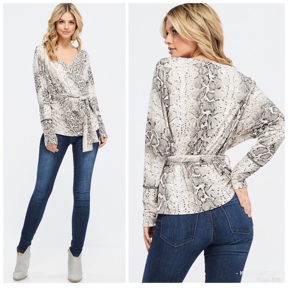 LAST 1! 🛍 Snakeskin Print Tie Front Knit Top! - Picture 7 of 7